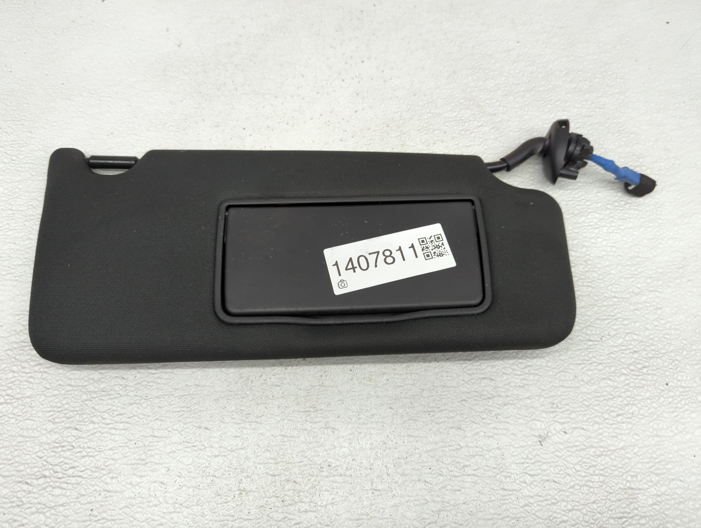 2022 Ford Explorer Sun Visor Shade Replacement Passenger Right Mirror Fits OEM Used Auto Parts - Oemusedautoparts1.com