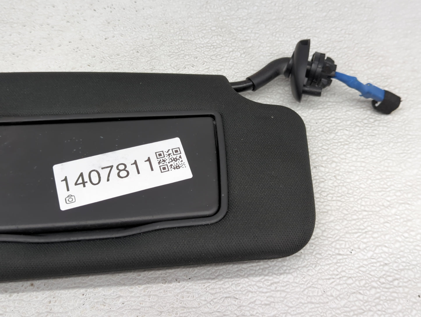 2022 Ford Explorer Sun Visor Shade Replacement Passenger Right Mirror Fits OEM Used Auto Parts - Oemusedautoparts1.com