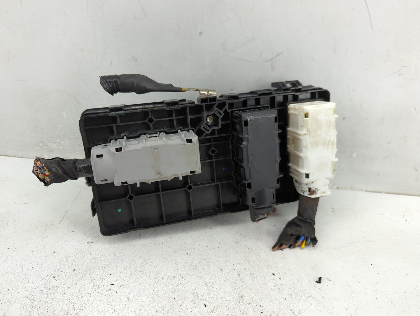 2020-2022 Ford Explorer Fusebox Fuse Box Panel Relay Module P/N:N1MT-14D068-MA Fits Fits 2020 2021 2022 OEM Used Auto Parts 