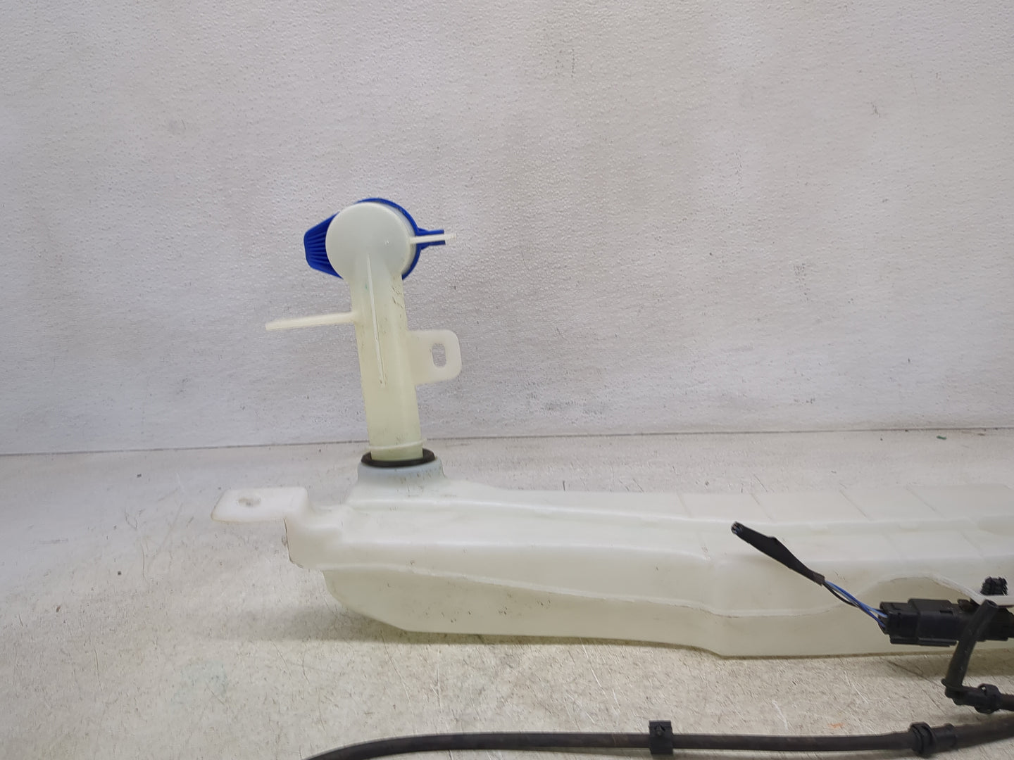 2022 Ford Explorer Windshield Washer Fluid Reservoir Bottle Oem - Oemusedautoparts1.com