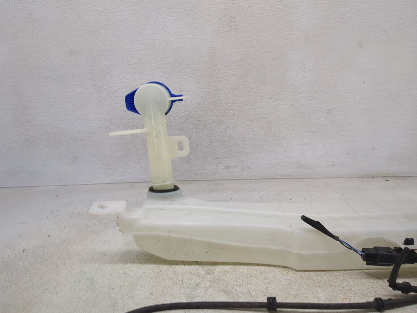 2022 Ford Explorer Windshield Washer Fluid Reservoir Bottle Oem - Oemusedautoparts1.com