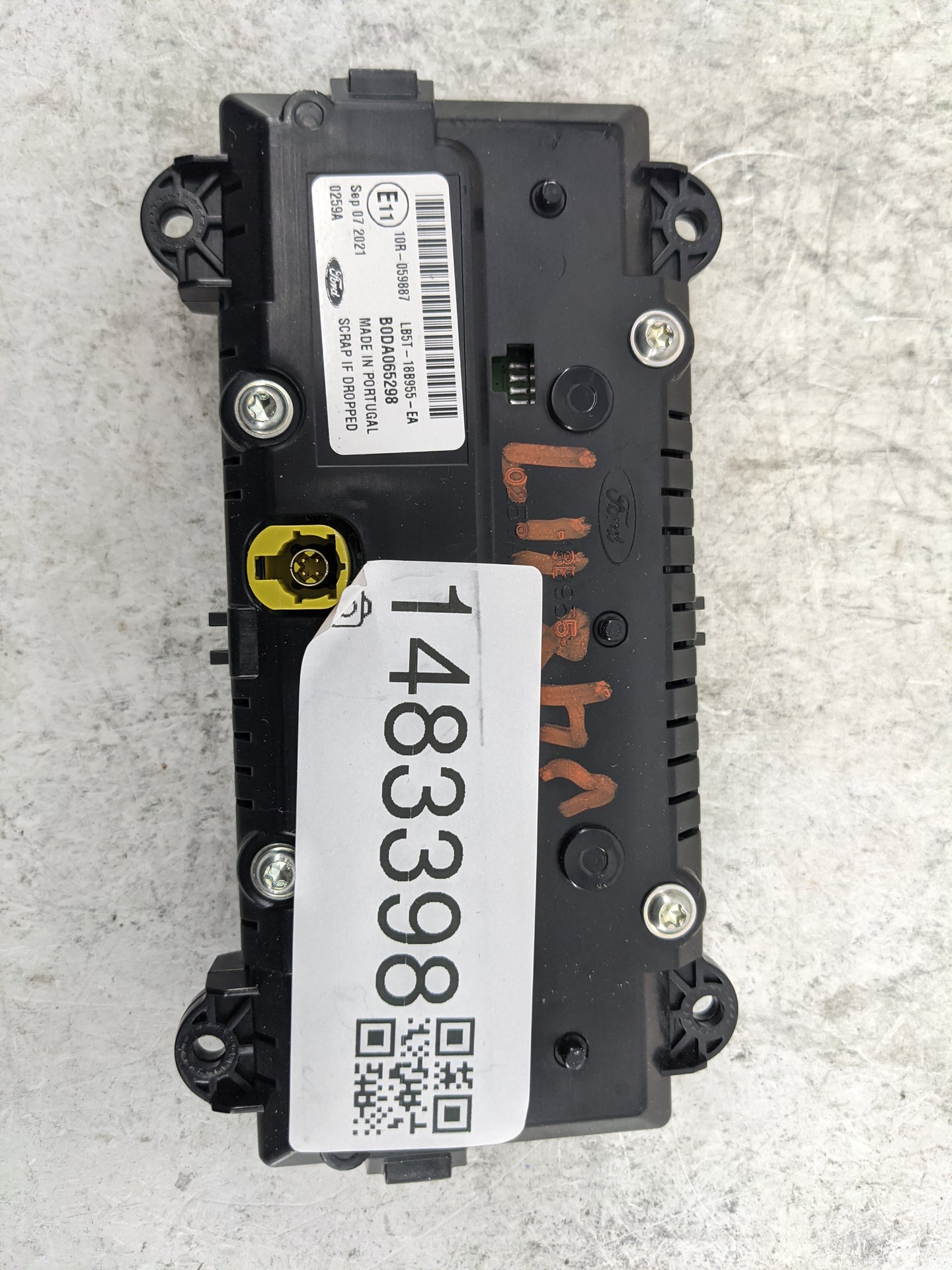 2022 Ford Explorer Information Display Screen 1483398 - Oemusedautoparts1.com