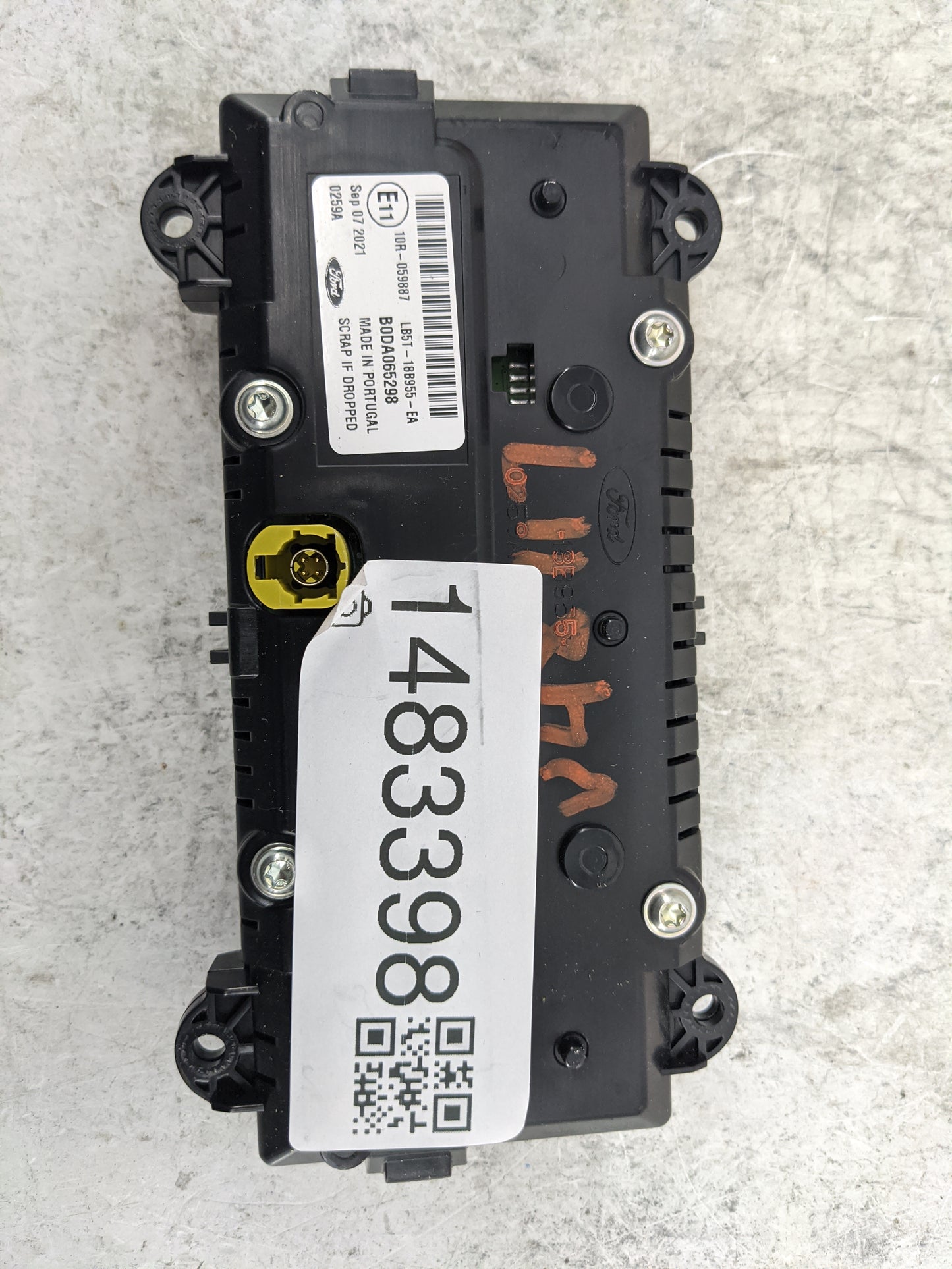 2022 Ford Explorer Information Display Screen 1483398 - Oemusedautoparts1.com