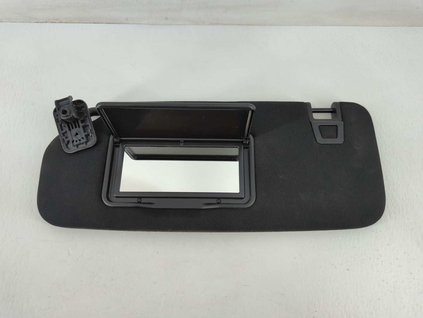 2022 Ford Explorer Sun Visor Shade Replacement Passenger Right Mirror Fits OEM Used Auto Parts - Oemusedautoparts1.com