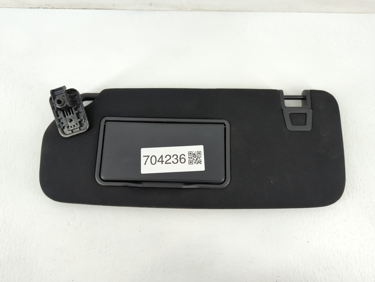 2022 Ford Explorer Sun Visor Shade Replacement Passenger Right Mirror Fits OEM Used Auto Parts - Oemusedautoparts1.com