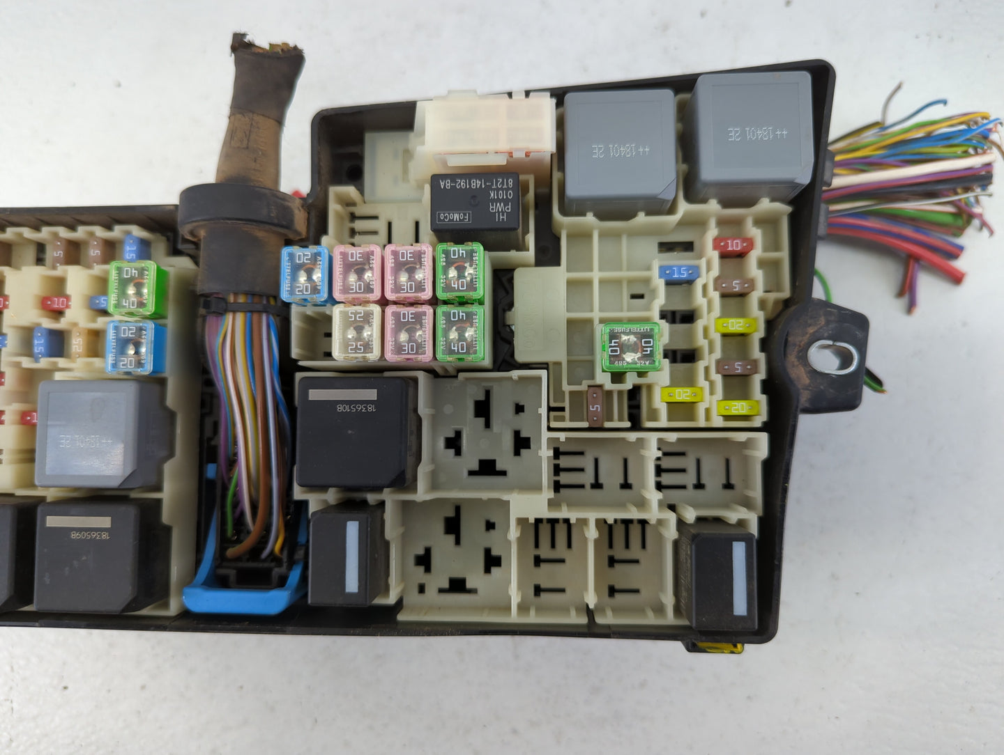 2020-2022 Ford F-350 Super Duty Fusebox Fuse Box Panel Relay Module P/N:E02345500 AV6T-14A067 Fits Fits 2020 2021 2022 OEM U
