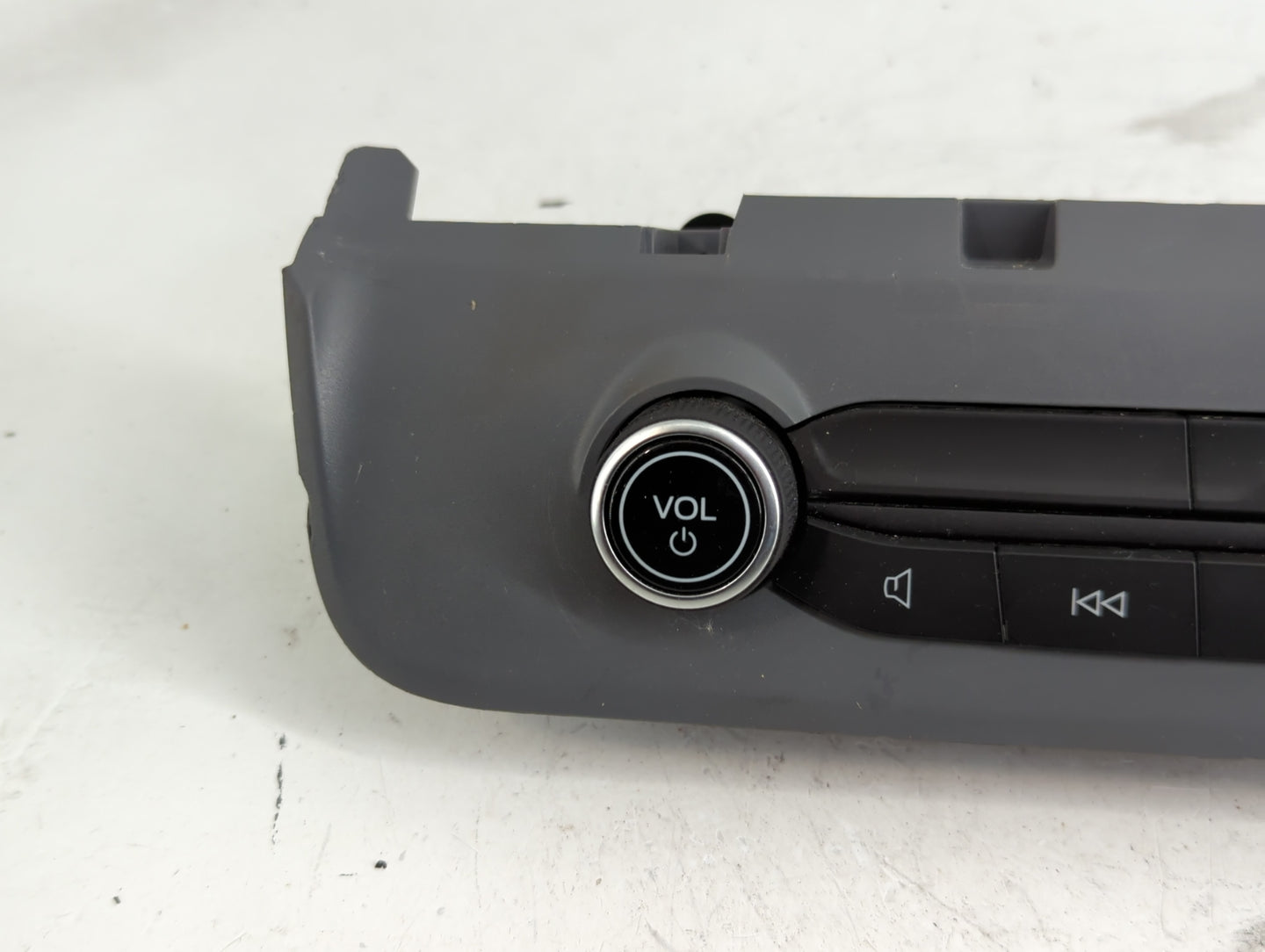 2022 Ford Maverick Radio AM FM Cd Player Receiver Replacement P/N:NZ6T-18K811-AA Fits OEM Used Auto Parts - Oemusedautoparts