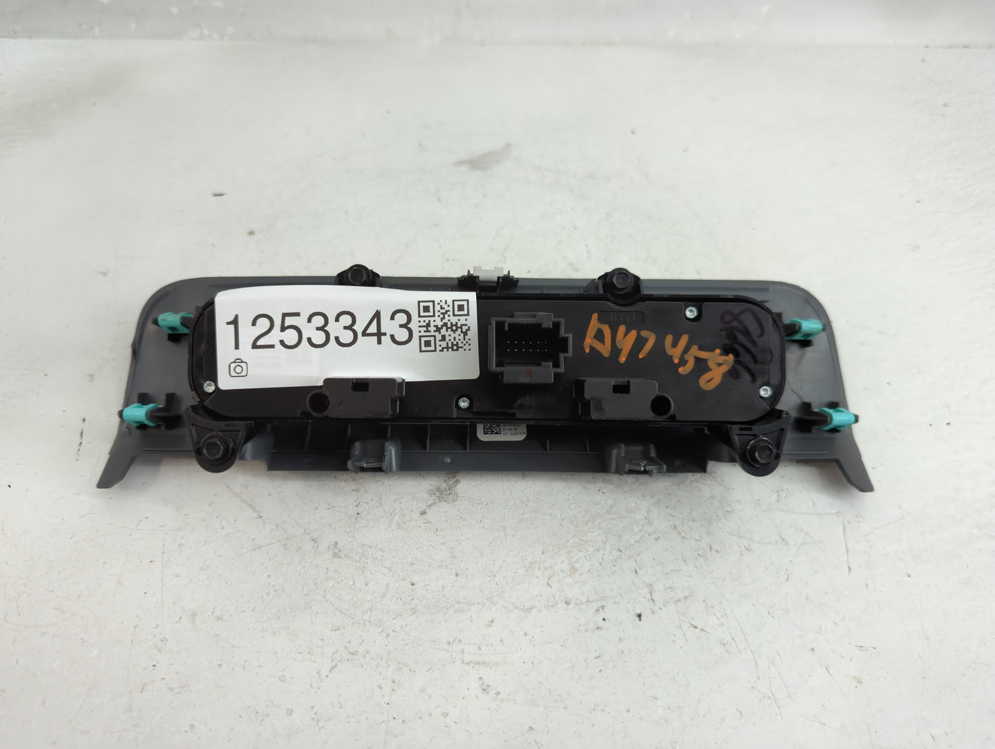2022 Ford Maverick Radio AM FM Cd Player Receiver Replacement P/N:NZ6T-18K811-AA Fits OEM Used Auto Parts - Oemusedautoparts