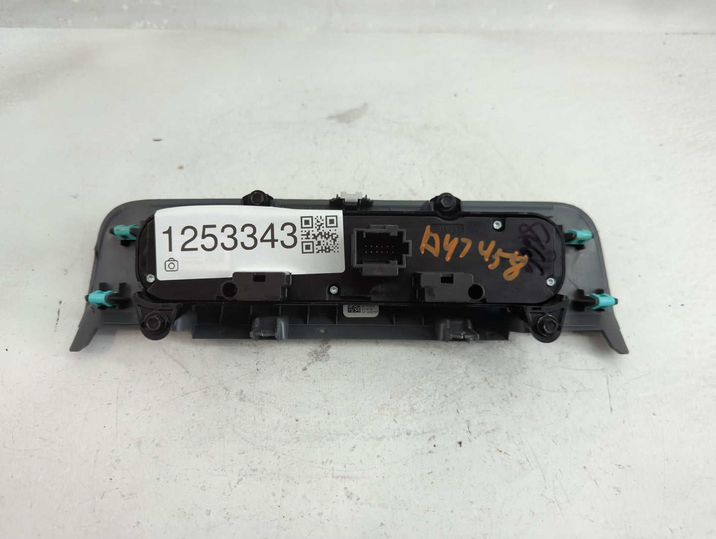 2022 Ford Maverick Radio AM FM Cd Player Receiver Replacement P/N:NZ6T-18K811-AA Fits OEM Used Auto Parts - Oemusedautoparts