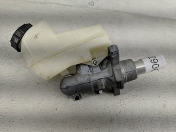 Ford Maverick Brake Master Cylinder 1290052 - Oemusedautoparts1.com
