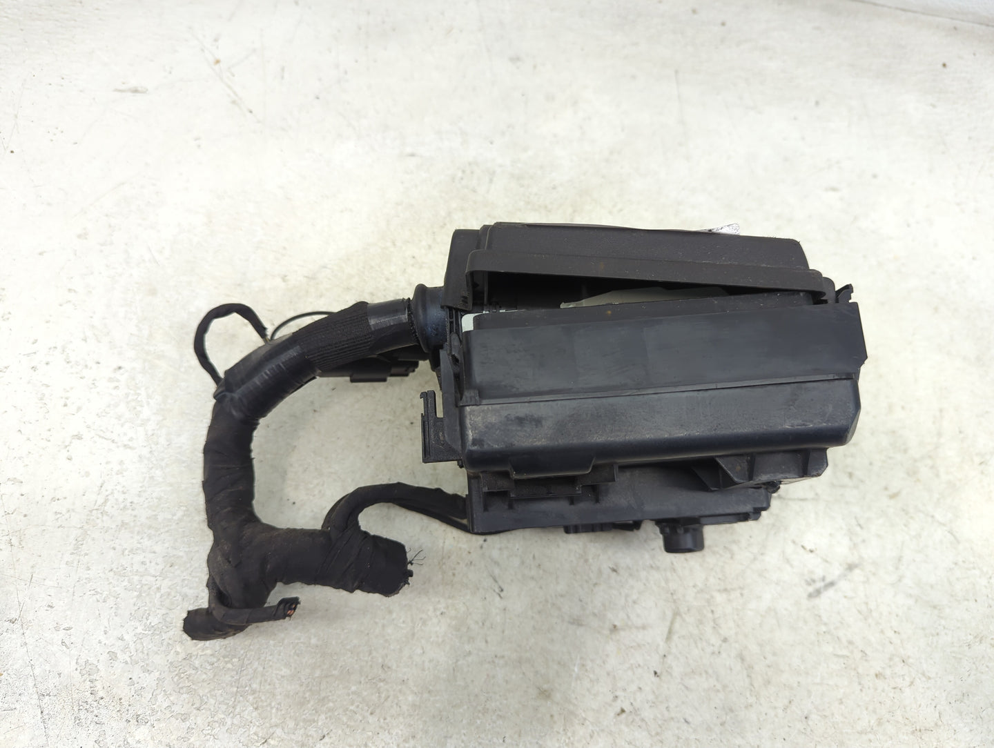 2022 Ford Maverick Fusebox Fuse Box Panel Relay Module P/N:NZ6T-14D068-MAC JX6T-14A094-AE Fits OEM Used Auto Parts - Oemused