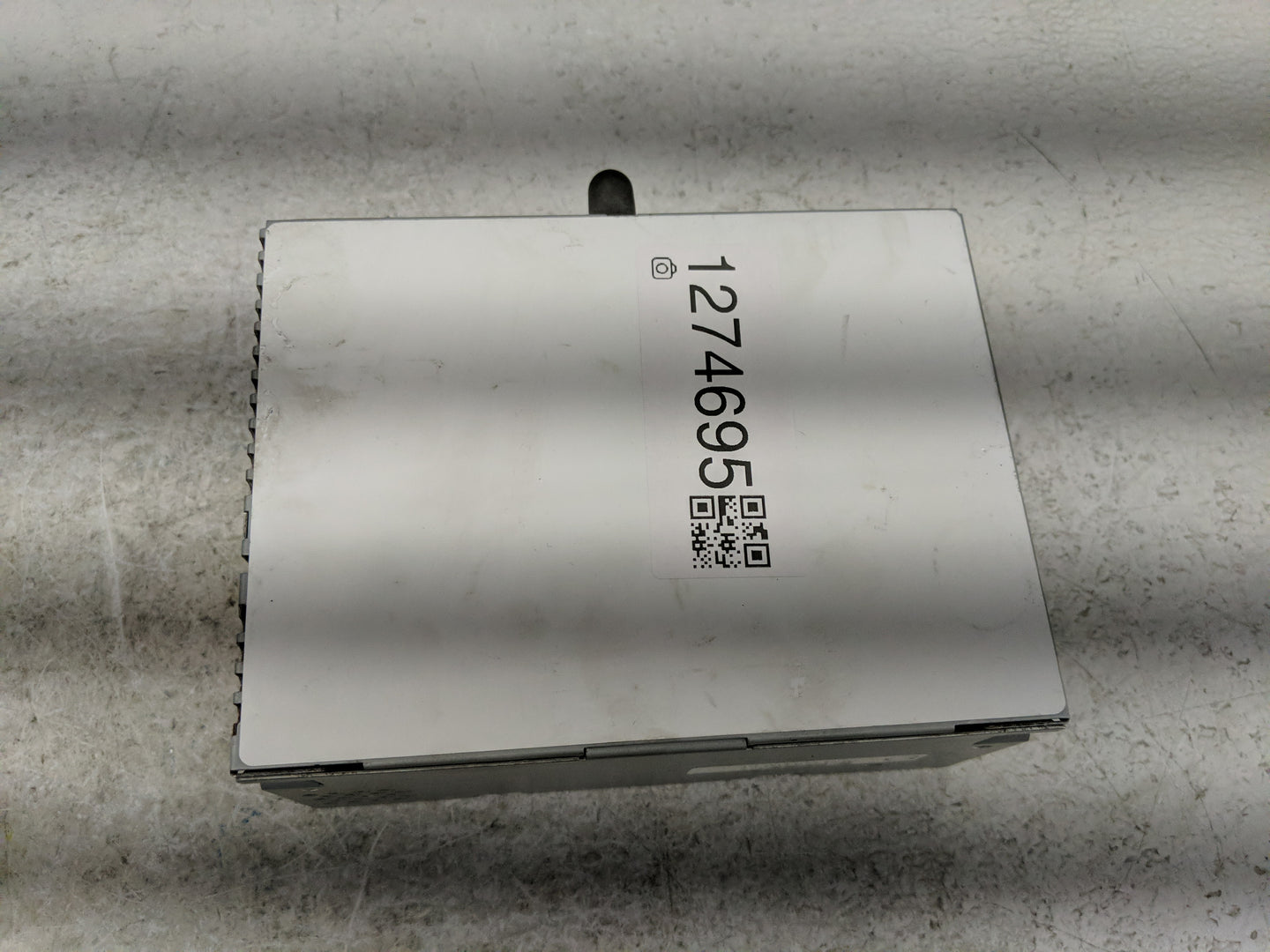 2022 Ford Mustang Radio AM FM Cd Player Receiver Replacement P/N:LR3T-18D832-EH Fits OEM Used Auto Parts - Oemusedautoparts1
