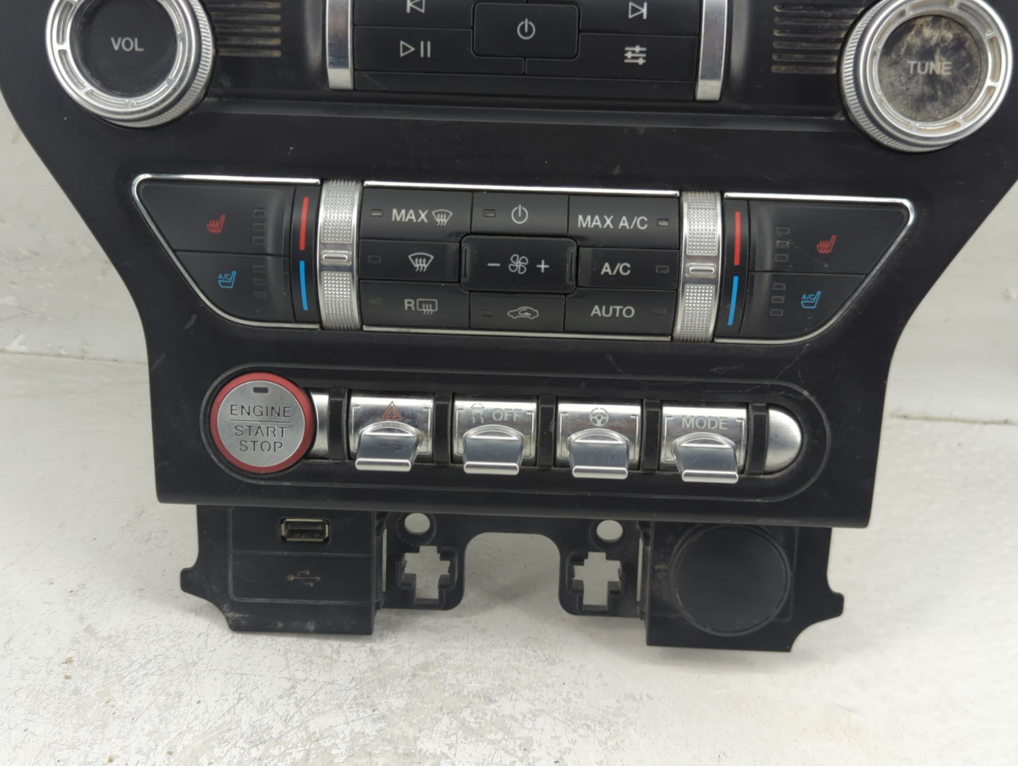 2022 Ford Mustang Climate Control Module Temperature AC/Heater Replacement P/N:LR3T-18E245-FB Fits OEM Used Auto Parts - Oem
