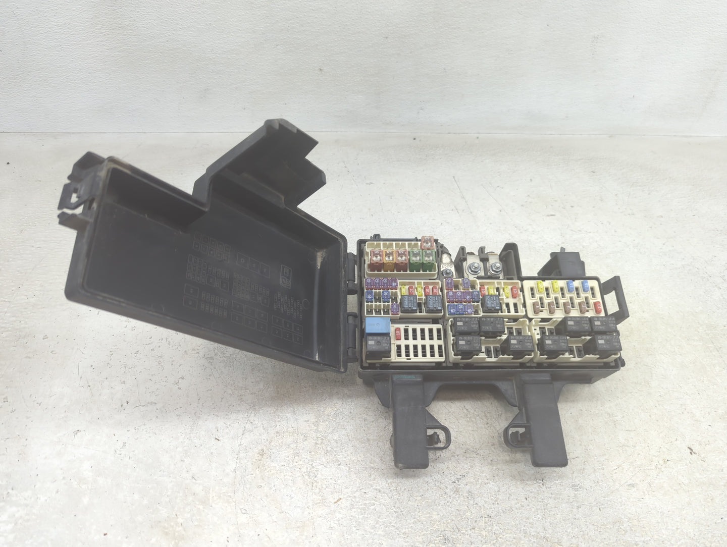 2021-2022 Ford Mustang Fusebox Fuse Box Panel Relay Module P/N:3179-002 Fits Fits 2021 2022 OEM Used Auto Parts - Oemusedaut