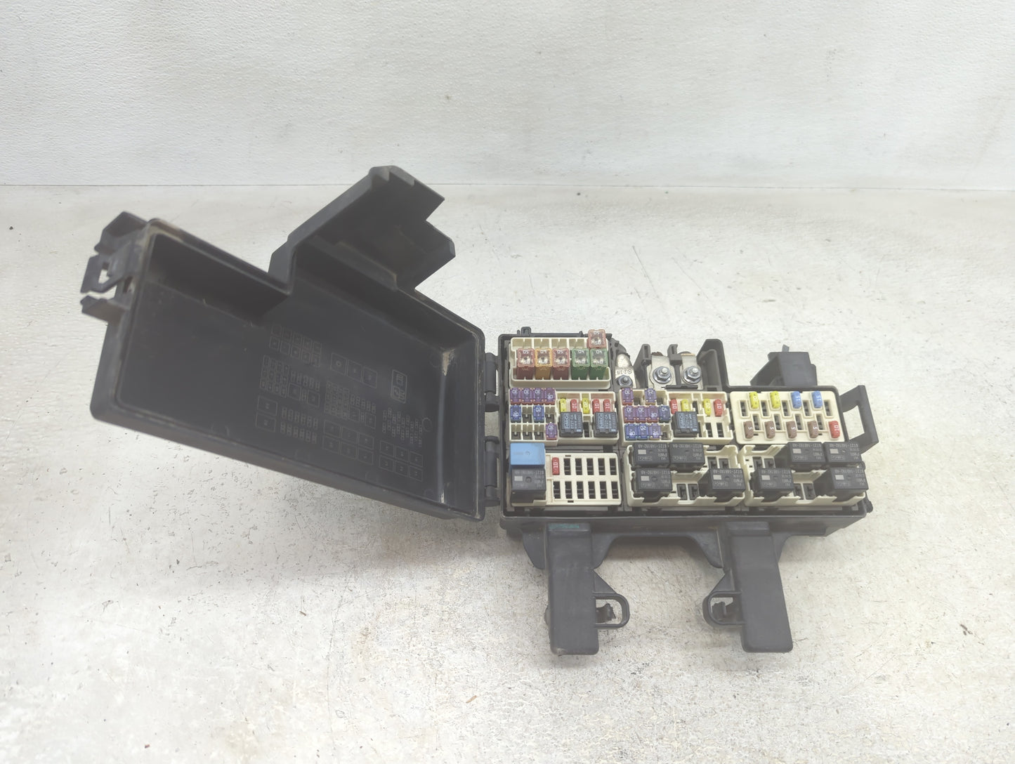 2021-2022 Ford Mustang Fusebox Fuse Box Panel Relay Module P/N:3179-002 Fits Fits 2021 2022 OEM Used Auto Parts - Oemusedaut