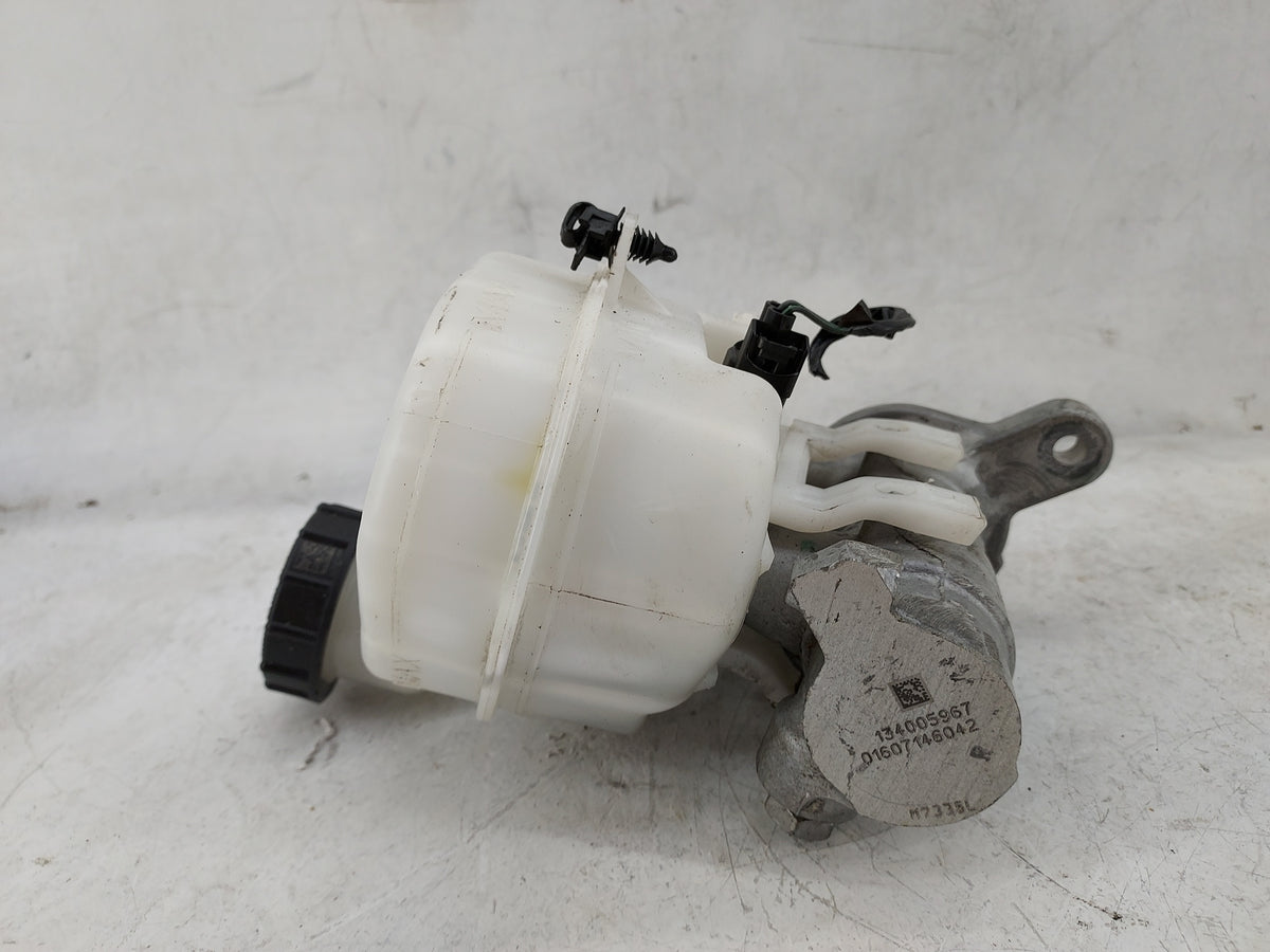 2015-2022 Ford Mustang Brake Master Cylinder 1499122 - Oemusedautoparts1.com