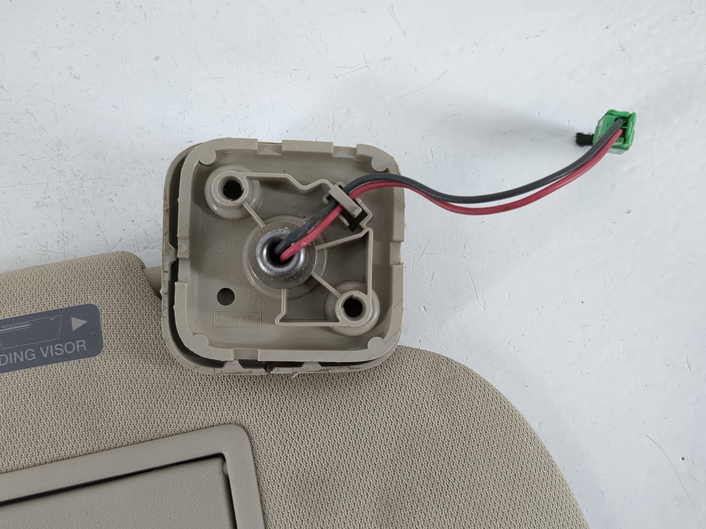 2013-2019 Ford Taurus Sun Visor Shade Replacement Passenger Right Mirror Fits OEM Used Auto Parts - Oemusedautoparts1.com