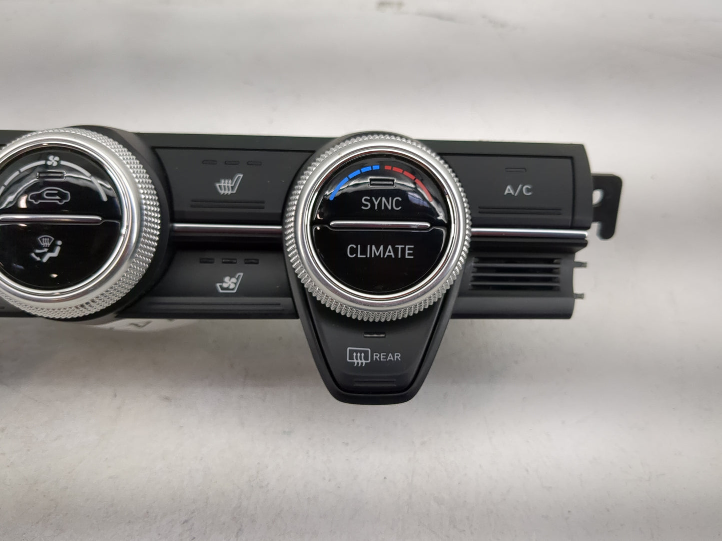 2022 Genesis G70 Climate Control Module Temperature AC/Heater Replacement P/N:97250-G9SD0 EC200GVPGD Fits OEM Used Auto Part