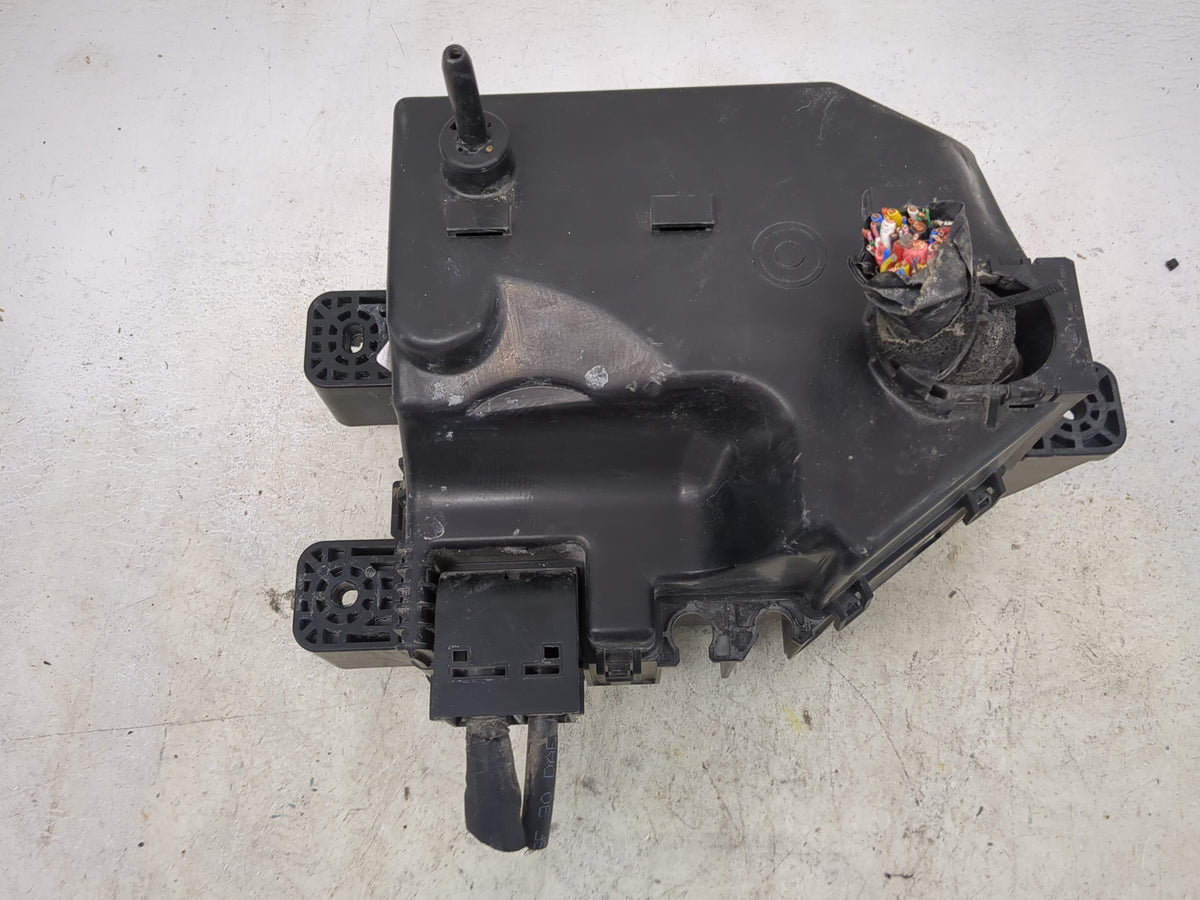 2022 Genesis G70 Fusebox Fuse Box Panel Relay Module P/N:18980-09450 18980-09400, 9-959-G9010 Fits OEM Used Auto Parts - Oem
