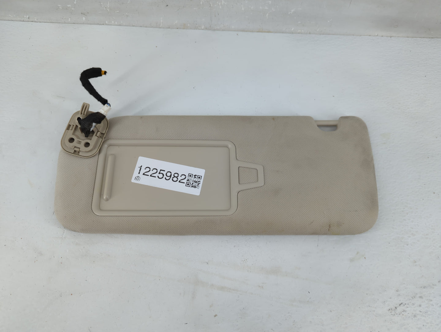 2022 Genesis Gv70 Sun Visor Shade Replacement Driver Left Mirror Fits Fits 2021 OEM Used Auto Parts - Oemusedautoparts1.com