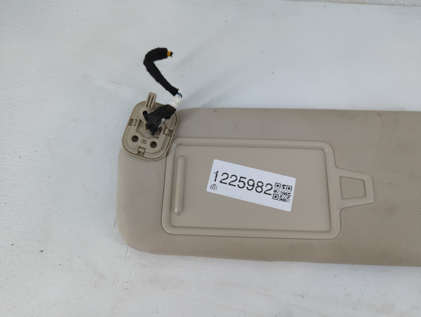2022 Genesis Gv70 Sun Visor Shade Replacement Driver Left Mirror Fits Fits 2021 OEM Used Auto Parts - Oemusedautoparts1.com