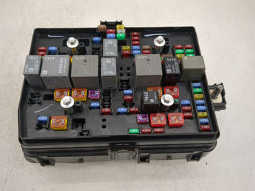 2021-2022 Gmc Sierra Fusebox Fuse Box Panel Relay Module P/N:86771158 Fits Fits 2021 2022 OEM Used Auto Parts