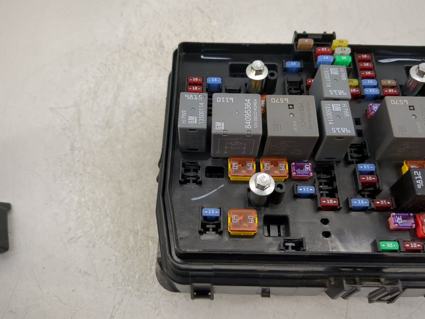 2021-2022 Gmc Sierra Fusebox Fuse Box Panel Relay Module P/N:86771158 Fits Fits 2021 2022 OEM Used Auto Parts - Oemusedautop