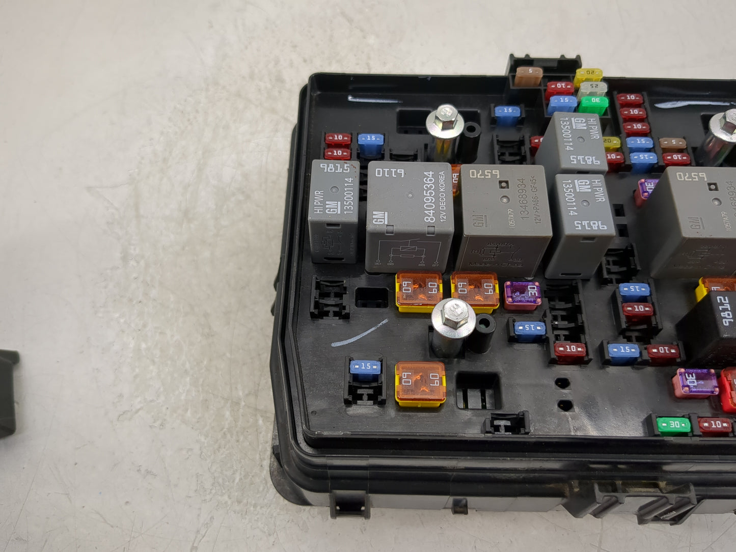 2021-2022 Gmc Sierra Fusebox Fuse Box Panel Relay Module P/N:86771158 Fits Fits 2021 2022 OEM Used Auto Parts - Oemusedautop