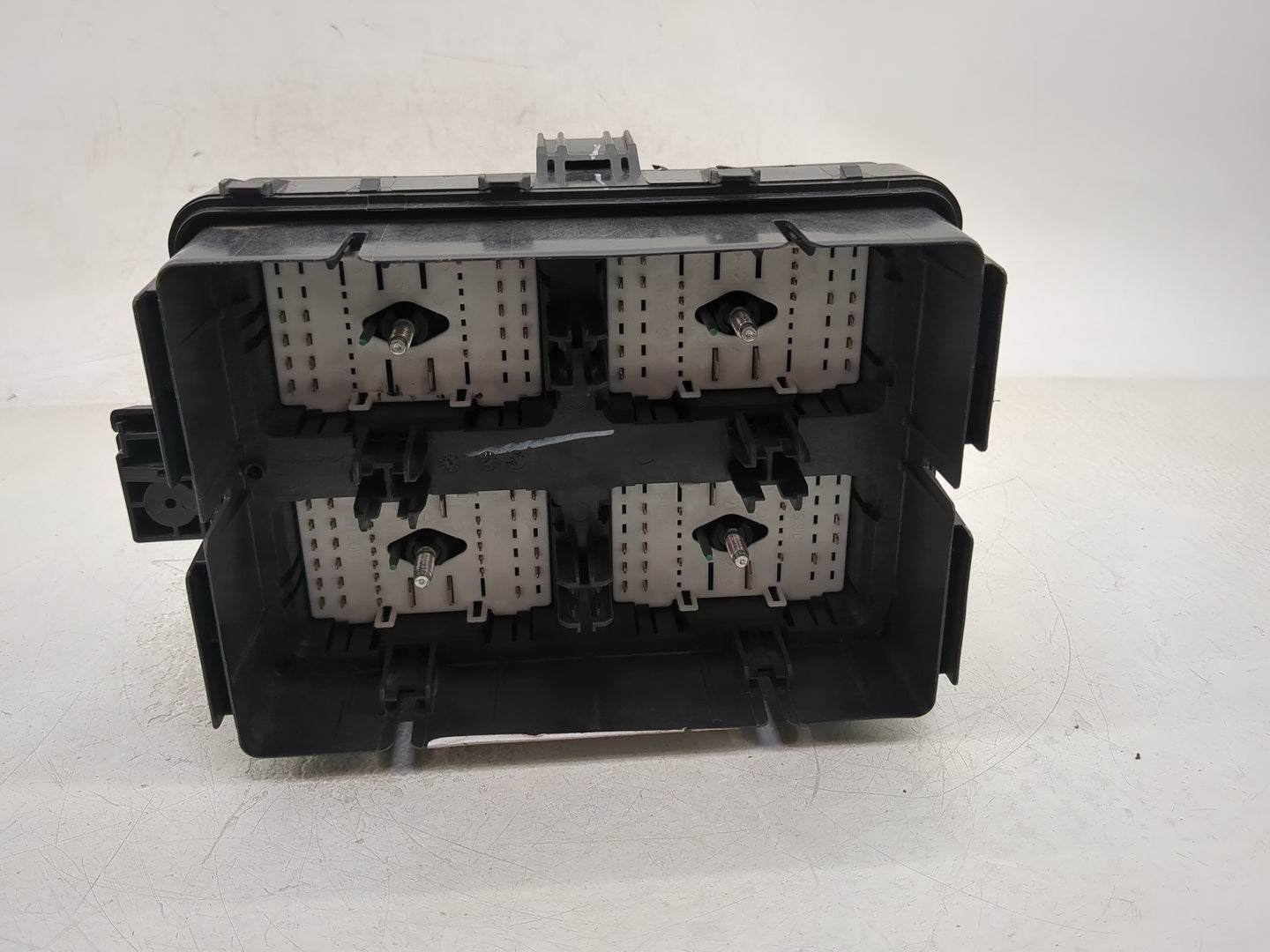 2021-2022 Gmc Sierra Fusebox Fuse Box Panel Relay Module P/N:86771158 Fits Fits 2021 2022 OEM Used Auto Parts - Oemusedautop