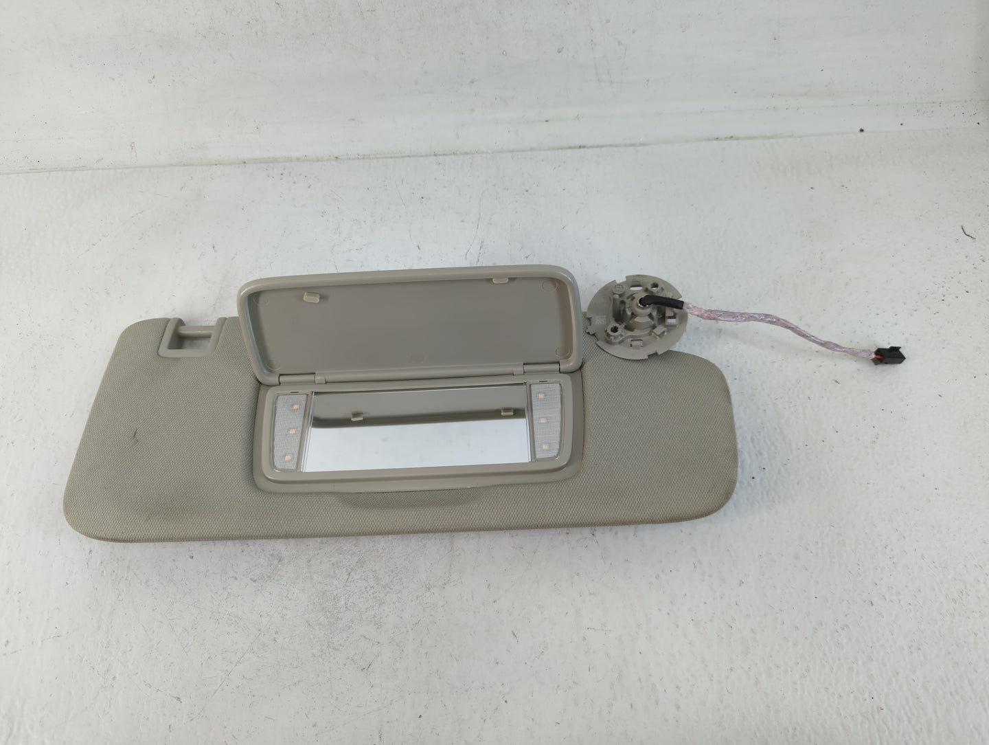 2022 Gmc Terrain Sun Visor Shade Replacement Driver Left Mirror Fits OEM Used Auto Parts - Oemusedautoparts1.com