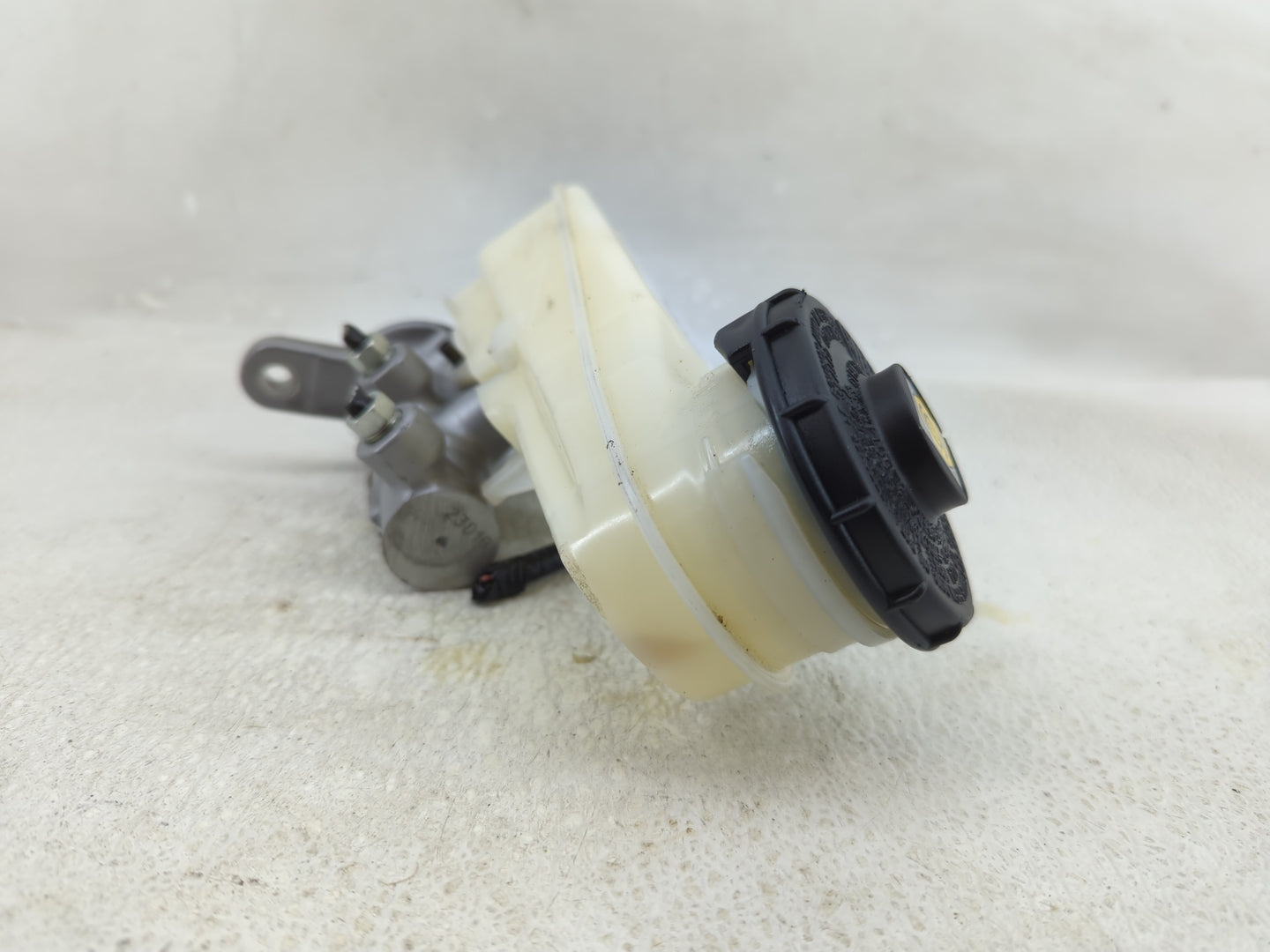 2022-2022 Honda Civic Brake Master Cylinder 1277846 - Oemusedautoparts1.com