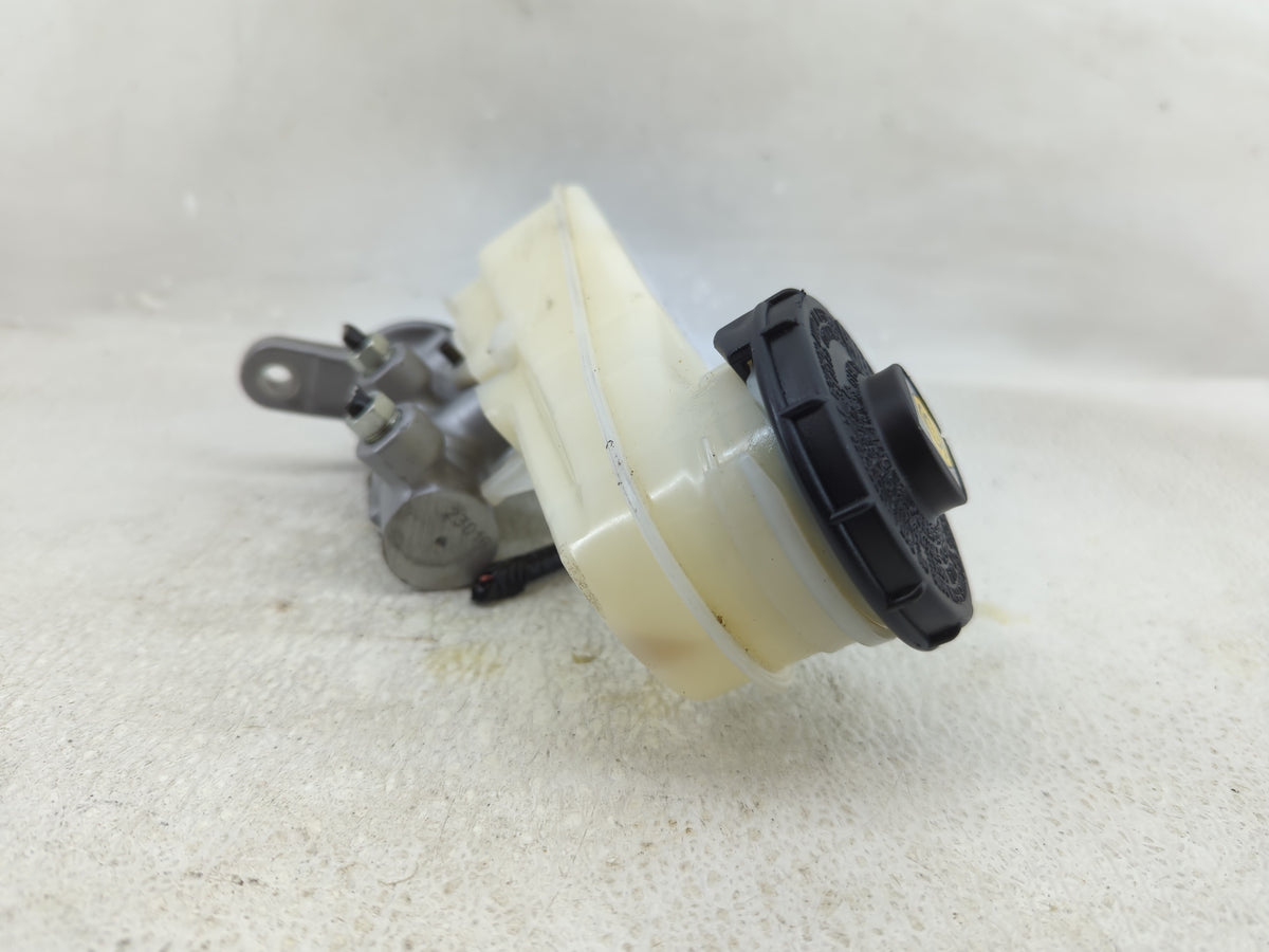 2022-2022 Honda Civic Brake Master Cylinder 1277846 - Oemusedautoparts1.com