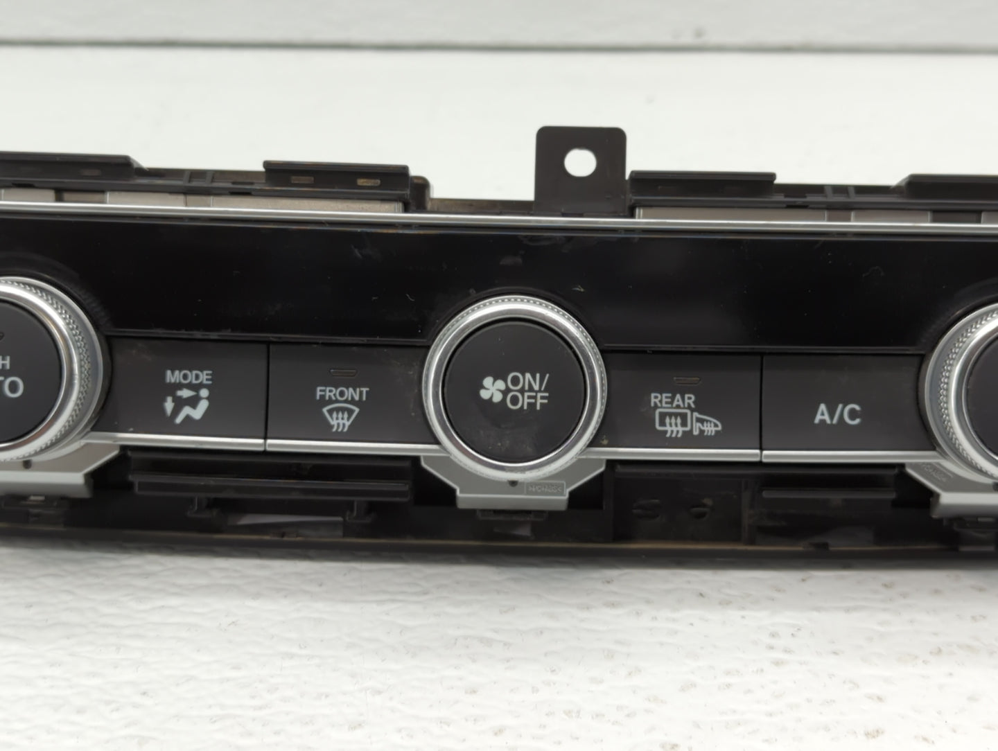 2022 Honda Civic Climate Control Module Temperature AC/Heater Replacement P/N:79610TVAC316M1 Fits OEM Used Auto Parts - Oemu