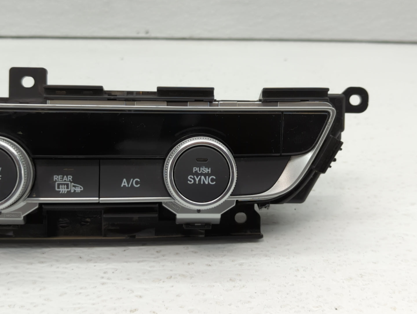 2022 Honda Civic Climate Control Module Temperature AC/Heater Replacement P/N:79610TVAC316M1 Fits OEM Used Auto Parts - Oemu