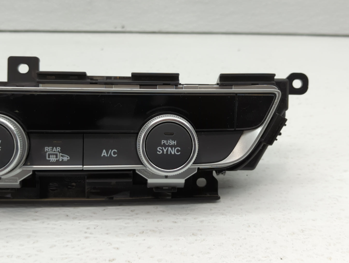 2022 Honda Civic Climate Control Module Temperature AC/Heater Replacement P/N:79610TVAC316M1 Fits OEM Used Auto Parts - Oemu