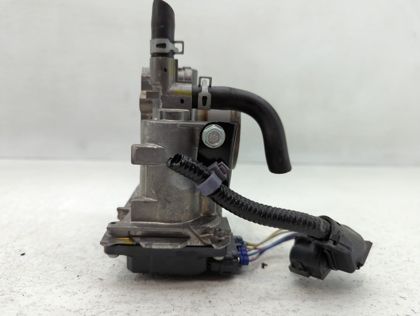 2016-2022 Honda Civic Throttle Body P/N:GMH1A 178129, M180413 Fits Fits 2016 2017 2018 2019 2020 2021 2022 OEM Used Auto Par