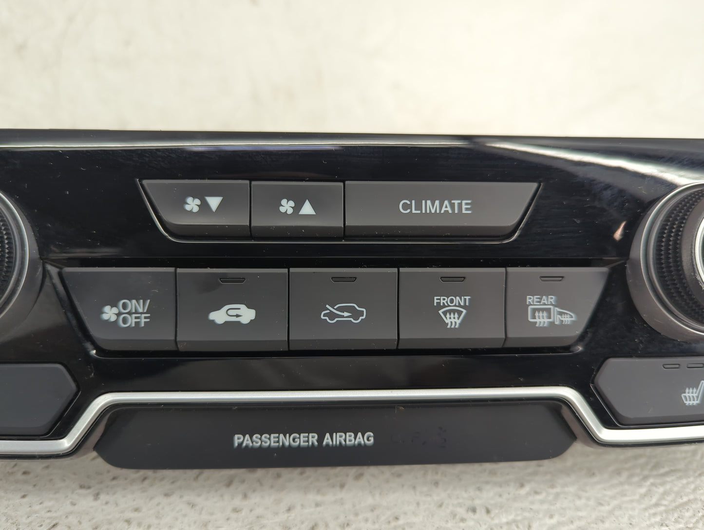 2020-2022 Honda Cr-V Climate Control Module Temperature AC/Heater Replacement P/N:79620TLAA510C1 79620TLAA510M1 Fits OEM Use