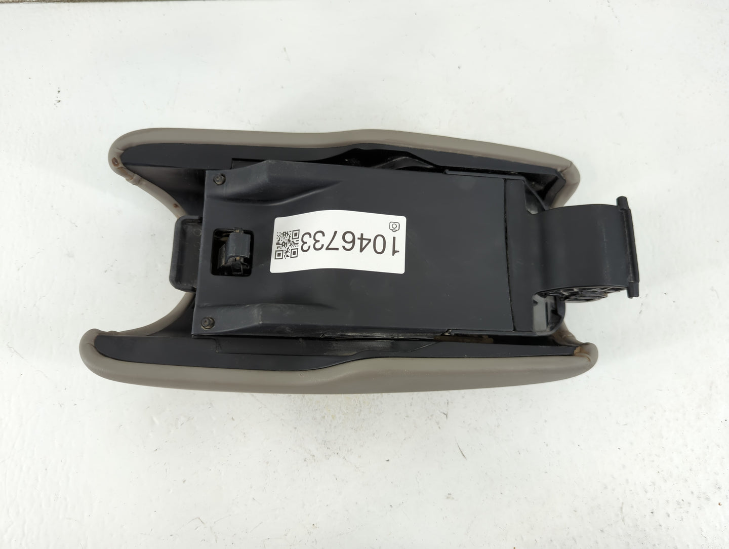 2022 Honda Hr-V Center Console Armrest Cover Lid Fits OEM Used Auto Parts - Oemusedautoparts1.com