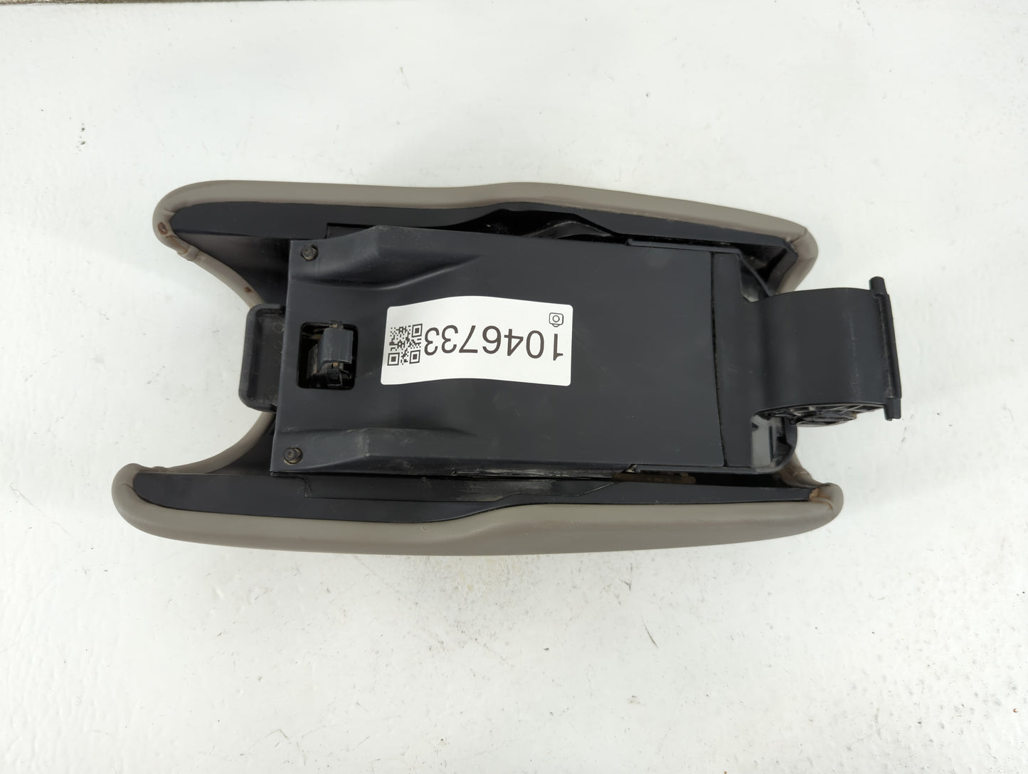2022 Honda Hr-V Center Console Armrest Cover Lid Fits OEM Used Auto Parts - Oemusedautoparts1.com