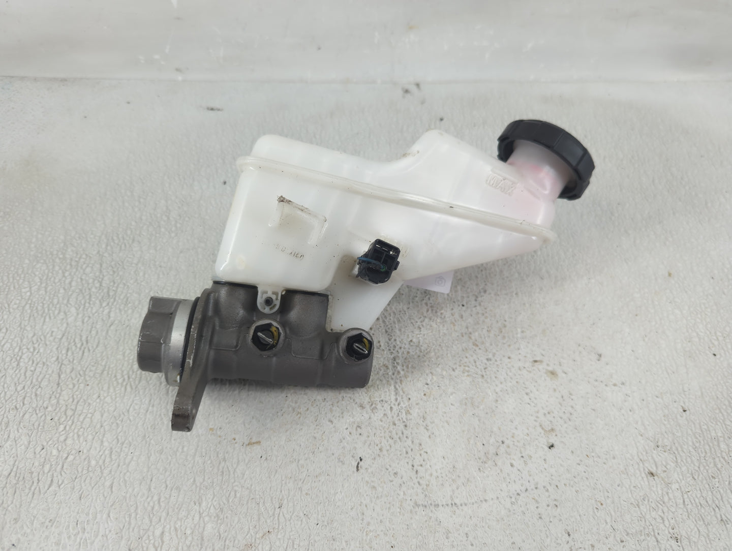 2022 Hyundai Elantra Brake Master Cylinder - Oemusedautoparts1.com