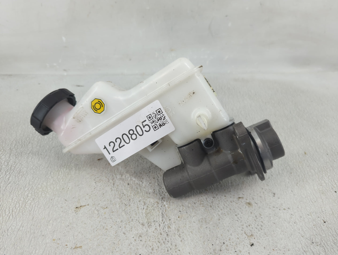 2022 Hyundai Elantra Brake Master Cylinder - Oemusedautoparts1.com