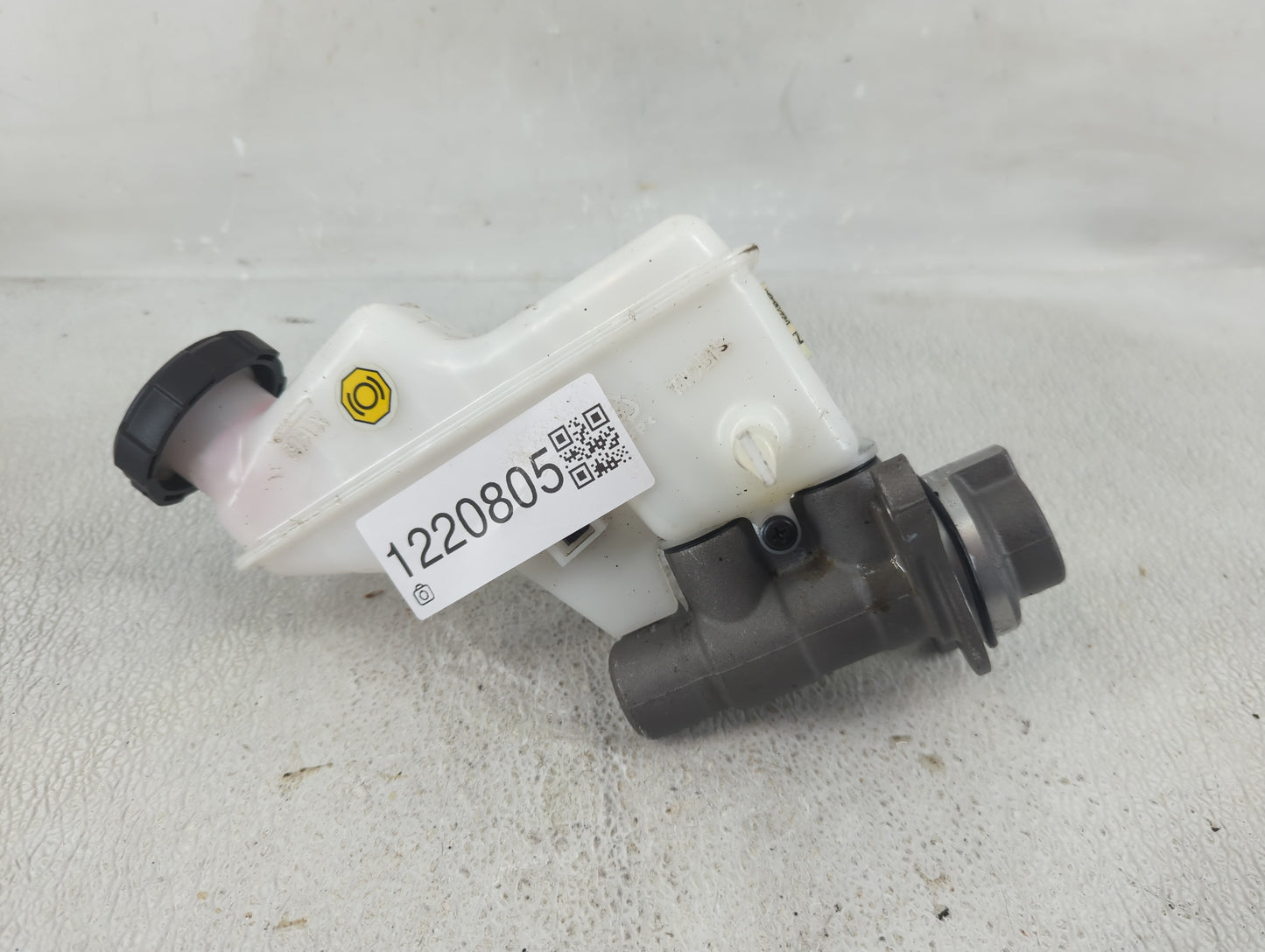 2022 Hyundai Elantra Brake Master Cylinder - Oemusedautoparts1.com