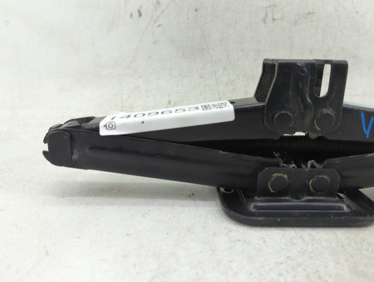 2022 Hyundai Elantra Spare Scissor Car Jack - Oemusedautoparts1.com