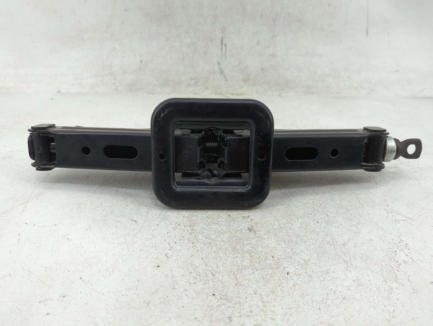 2022 Hyundai Elantra Spare Scissor Car Jack - Oemusedautoparts1.com