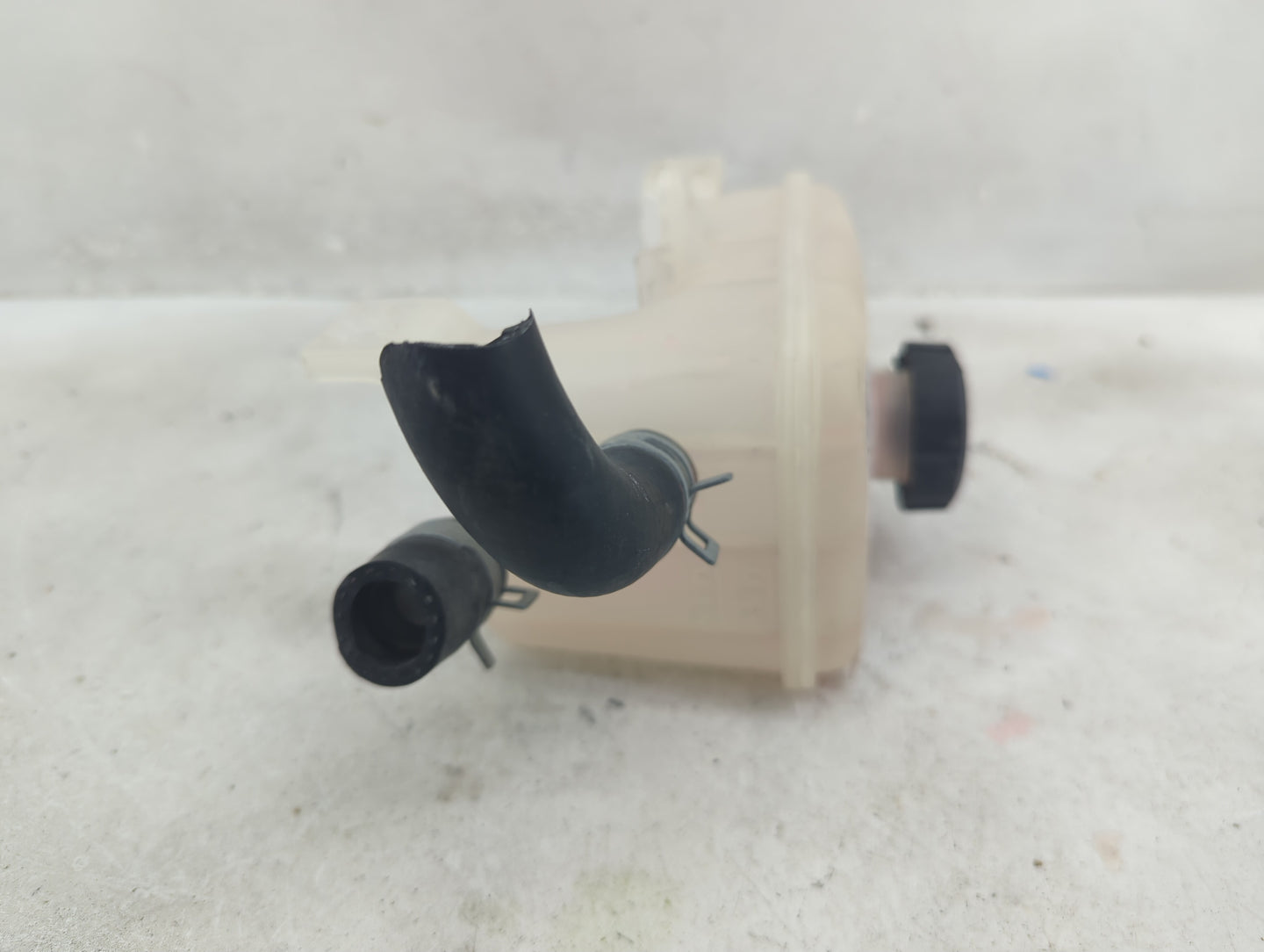 2022 Hyundai Elantra Radiator Coolant Overflow Expansion Tank Bottle - Oemusedautoparts1.com
