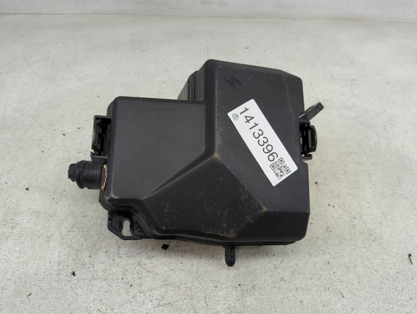 2021-2022 Hyundai Elantra Fusebox Fuse Box Panel Relay Module Fits Fits 2021 2022 OEM Used Auto Parts - Oemusedautoparts1.co