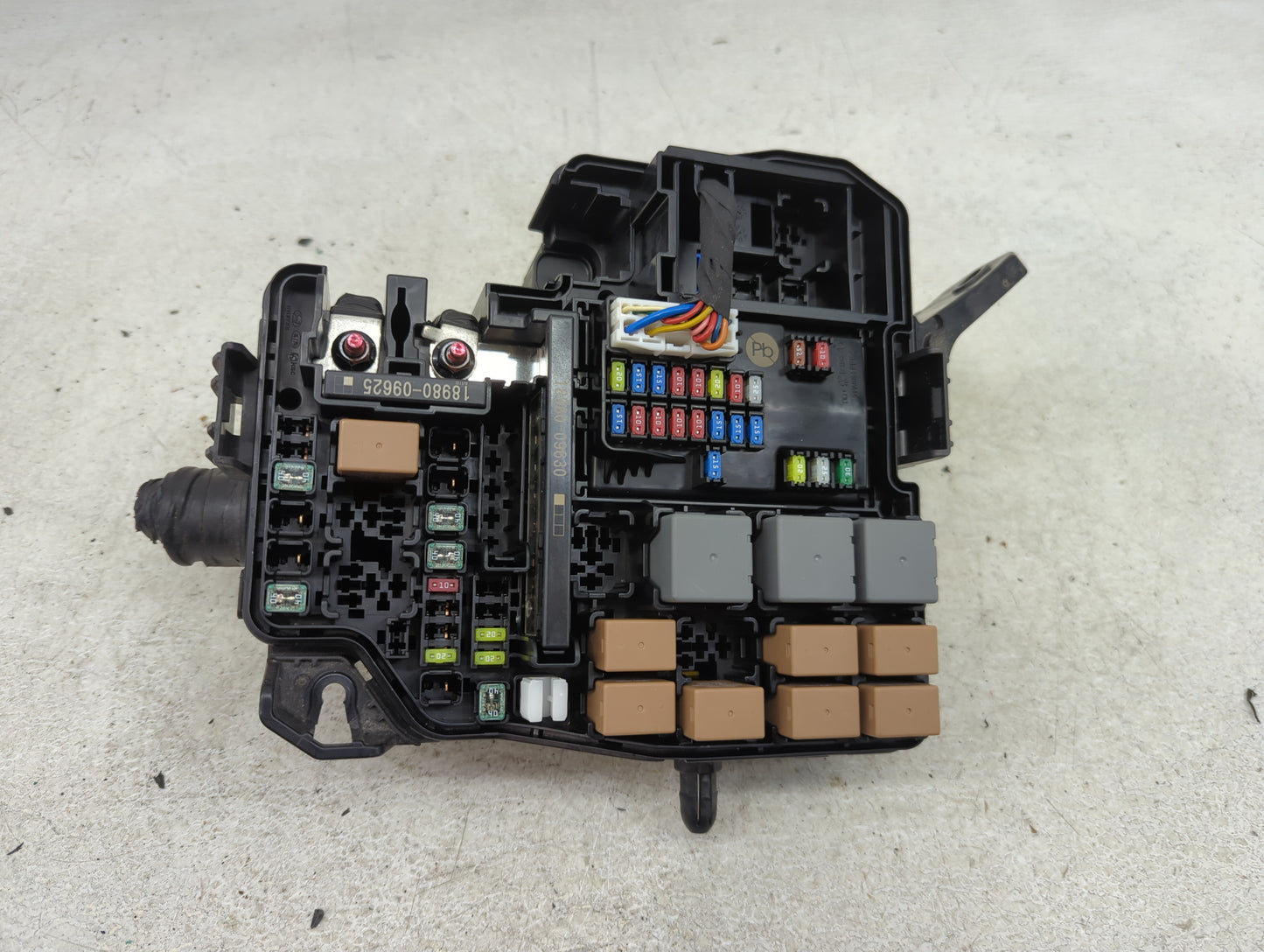 2021-2022 Hyundai Elantra Fusebox Fuse Box Panel Relay Module Fits Fits 2021 2022 OEM Used Auto Parts - Oemusedautoparts1.co