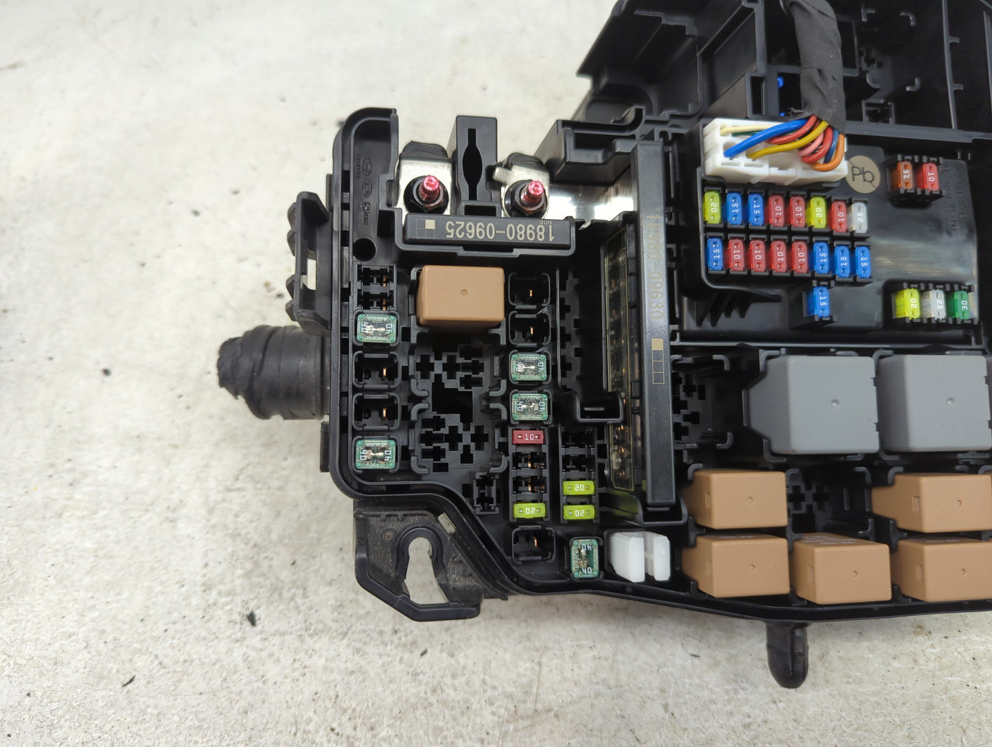 2021-2022 Hyundai Elantra Fusebox Fuse Box Panel Relay Module Fits Fits 2021 2022 OEM Used Auto Parts - Oemusedautoparts1.co