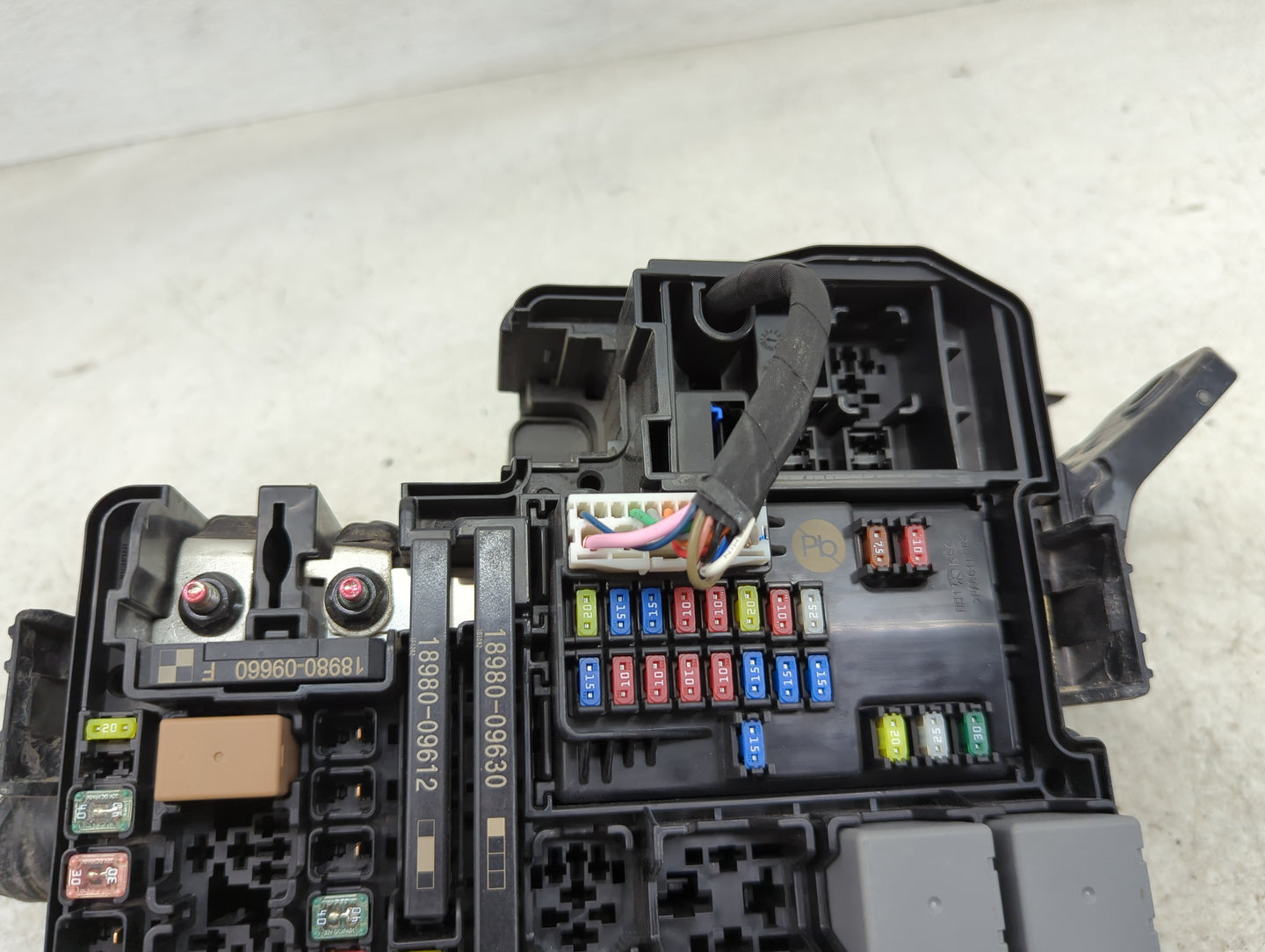 2021-2022 Hyundai Elantra Fusebox Fuse Box Panel Relay Module P/N:91200-IB040 Fits Fits 2021 2022 OEM Used Auto Parts - Oemu
