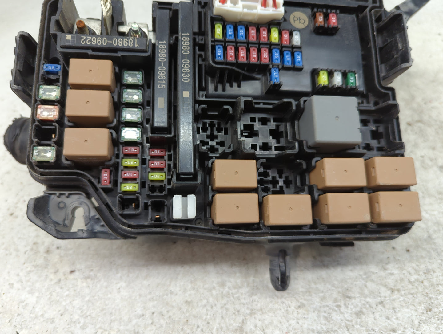 2021-2022 Hyundai Elantra Fusebox Fuse Box Panel Relay Module P/N:91200-BY050 Fits Fits 2021 2022 OEM Used Auto Parts - Oemu